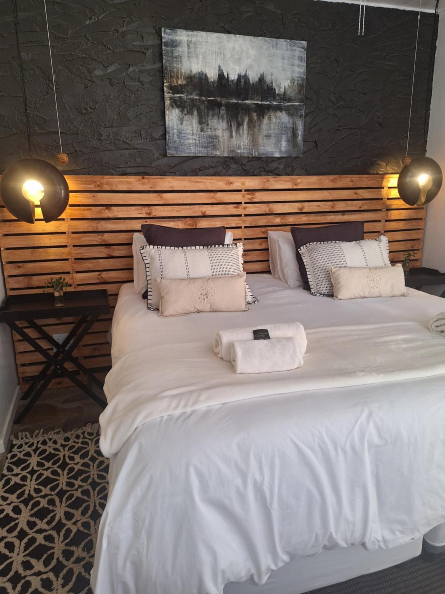 Exquisite Private Luxury Suite With King Bed At Bokmakierie Villas Windhoek Kültér fotó