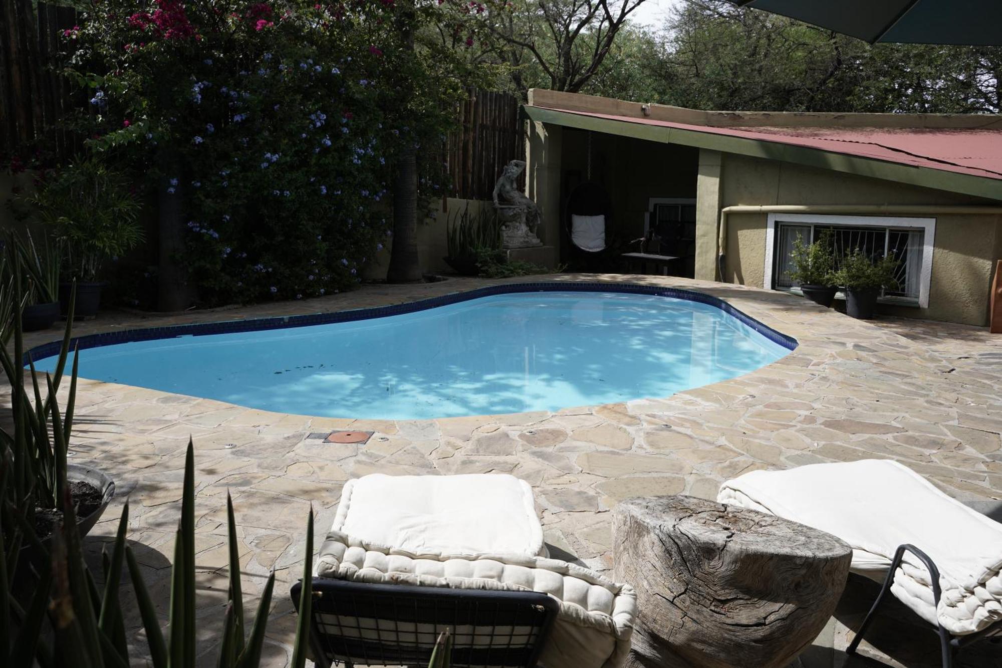 Exquisite Private Luxury Suite With King Bed At Bokmakierie Villas Windhoek Kültér fotó